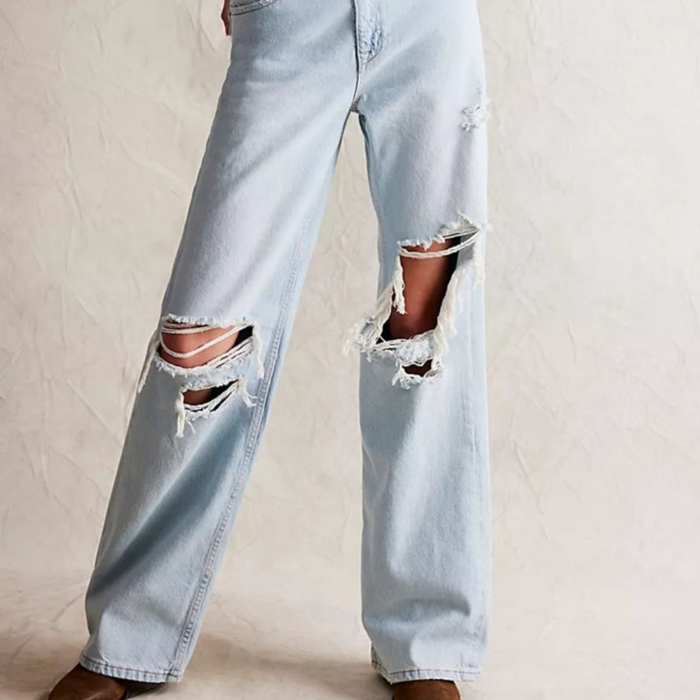 Free People We The Free Tinsley Baggy Ripped Boyfriend Jeans - Light Wash - Picture 2 of 14